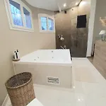 Thaïs Villa *
